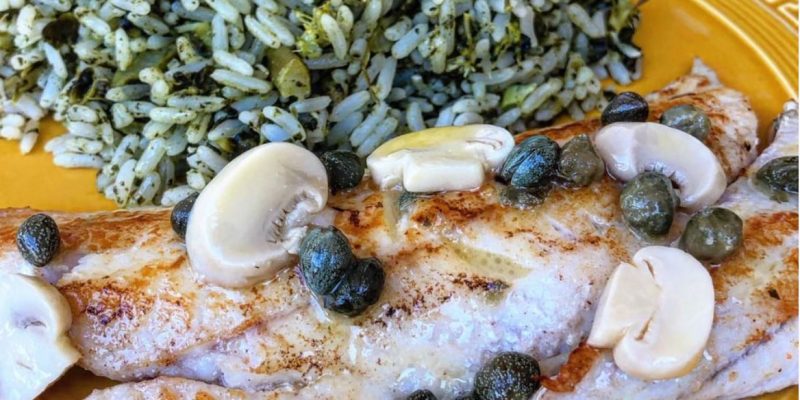 Arroz de brócolis com congro rosa e molho de manteiga, alcaparras e champignon