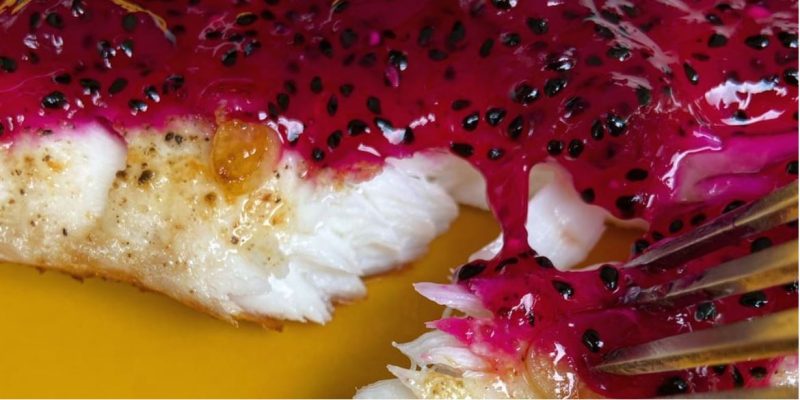 Filé de linguado com molho de pitaya