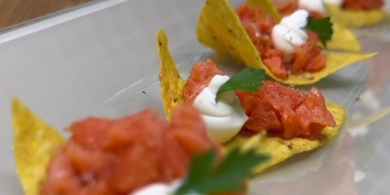 Snacks de Tortilla e Tartartazinho de Salmão Selvagem